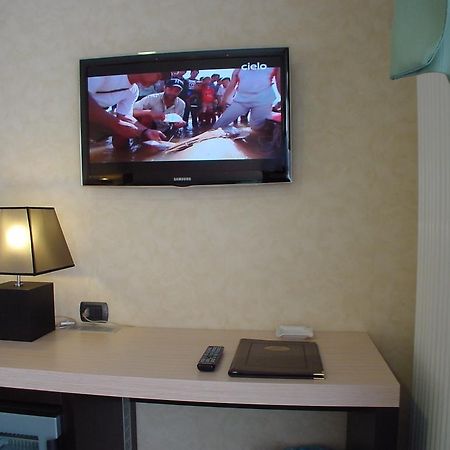 Hotel Don Abbondio Lecco Buitenkant foto