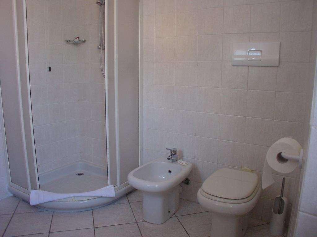 Hotel Don Abbondio Lecco Kamer foto